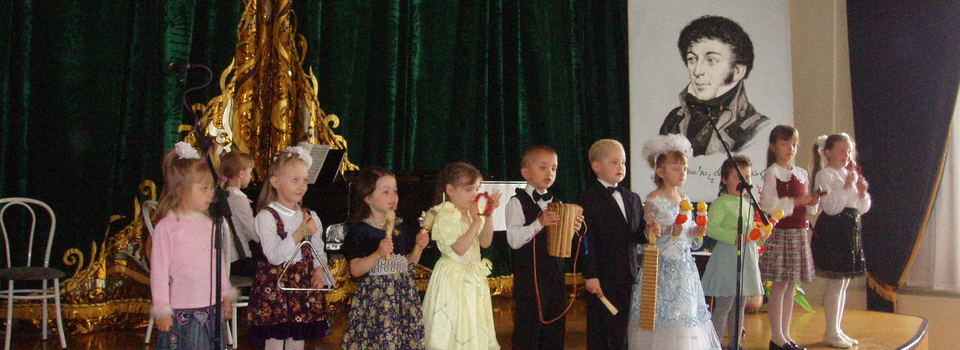 Children at celebration devoted to Batyushkov